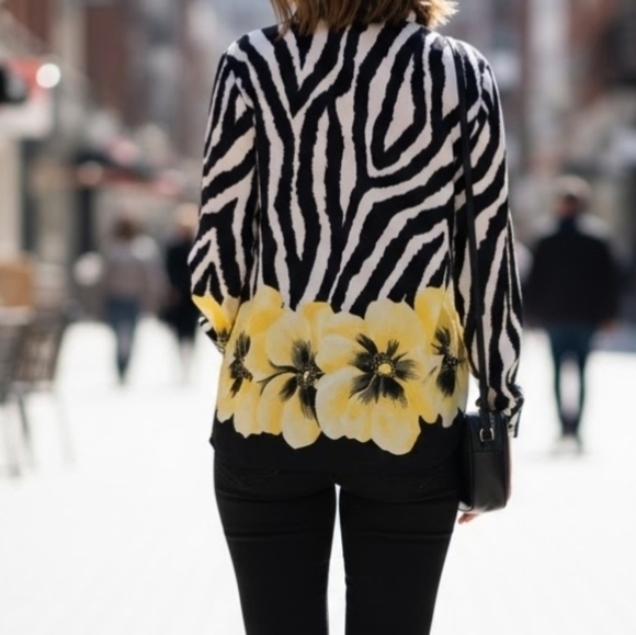 Sag Harbor Blouse, Black/White, Yellow Hibiscus. Button Down, 18 EUC✔️ - Picture 7 of 16